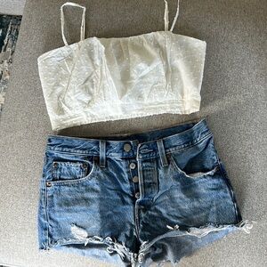 Levi’s short size 25 and NWT top size M